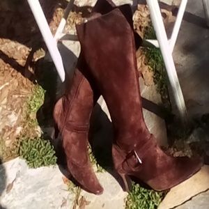 Valley Lane suede boots